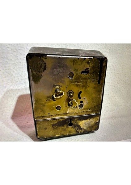 Ziraat Bankası Saat Kumbara - Saati Çalışır Durumda - Banka Yazısı Yoktur - 12 cm 9 cm 4,5 cm fırsatları