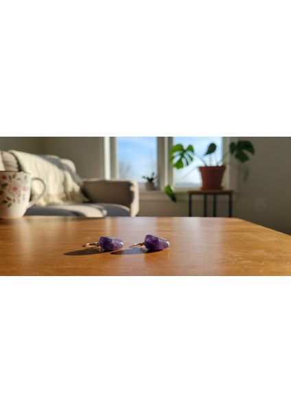 Doğal Ametist Kalpli Küpe – Şifa ve Enerji Taşı, Altın Kaplama Zarif Takı