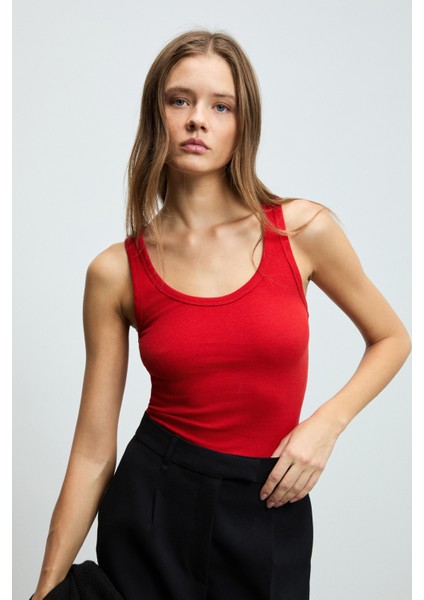 Lıllesol Kadın Fitilli Görünümlü Slim Fit Vücuda Oturan Havuz Yakalı Pamuklu Basic Kırmızı Atlet