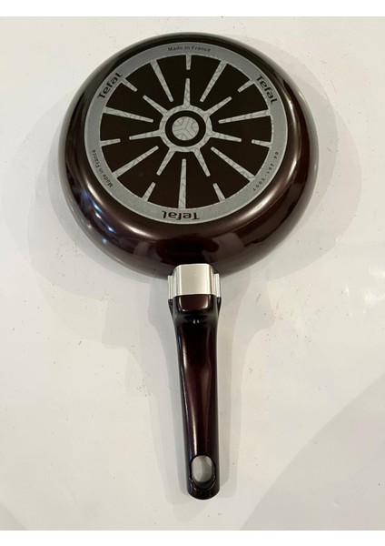 Titanyum Difüzyon Tabanlı 24 cm Kahverengi Tava