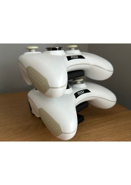Siyah Oyun Kolu Standı – Ikili Gamepad Düzenleyici ve Sergileme Aparatı