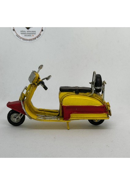 El Yapımı Sarı Kırmızı Mini Vespa Metal Motosiklet Biblo – Retro Figür & Dekoratif Obje