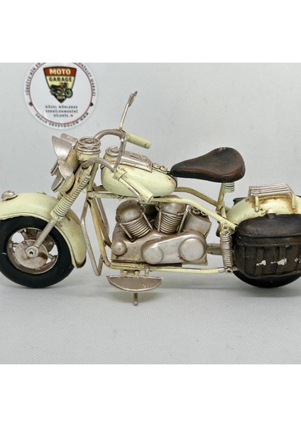 El Yapımı Krem Yan Çantalı Cruiser Metal Motosiklet Biblosu – Retro Figür & Dekoratif Obje