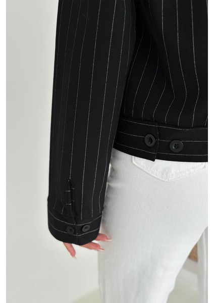 Kadın Metal Fermuarlı Çizgili Ceket – Şehirli & Zamansız Stil