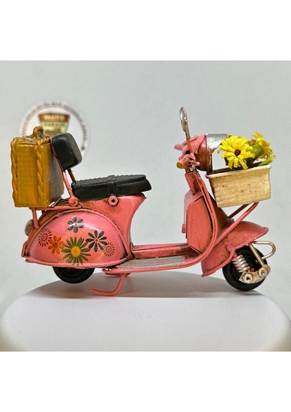 El Yapımı Dekoratif Pembe Çiçekli Scooter Motosiklet Model – Metal Biblo & Vintage Maket (13 Cm) fiyatları