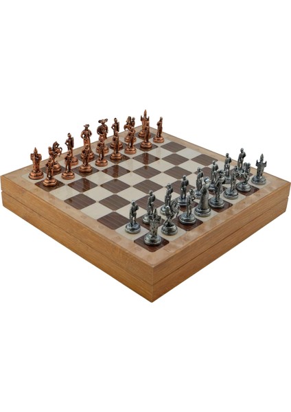 Orta Boy Metal Ispanyol Satranç Takımı Antik ve Rustik Desenli Sandıklı Mdf Tahtası (36X36X6 Cm.)