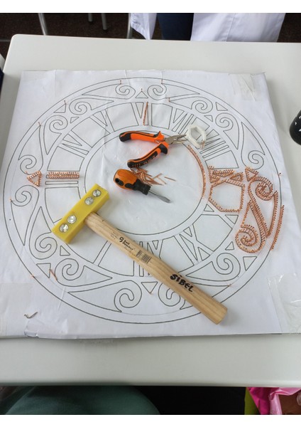 Filografi sanatı saat tablo bakır-gri fiyatları