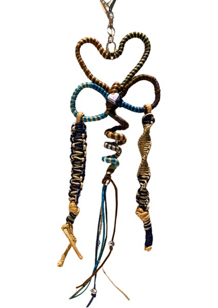 Otantik Kalp Detaylı El Yapımı Özel Tasarım Anahtarlık Çanta Charmı fiyatları