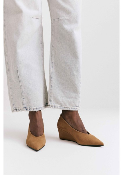 Topuklu 2542 - Sivri Burun Dolgu Camel Süet Kadın Topuklu fırsatları