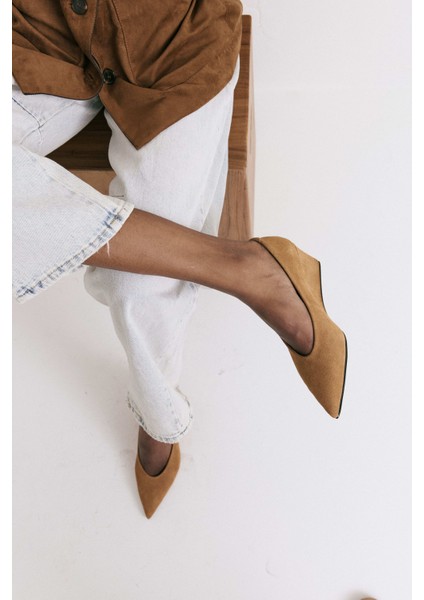 Topuklu 2542 - Sivri Burun Dolgu Camel Süet Kadın Topuklu