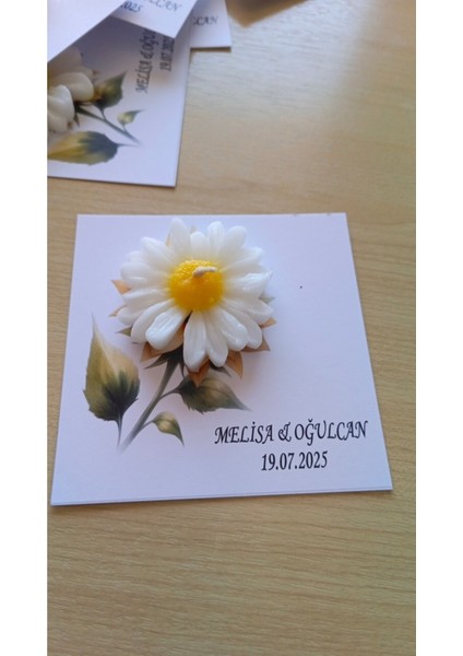 20 Adet Özel Tasarlanmış Kart ve Papatya Mum. Düğün,nişan,nikah,söz,doğum Günü,nikah Hediyelik fiyatları