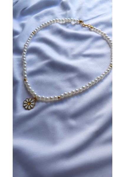 Papatya Işıltısı – Altın Detaylı Inci Kolye fırsatları