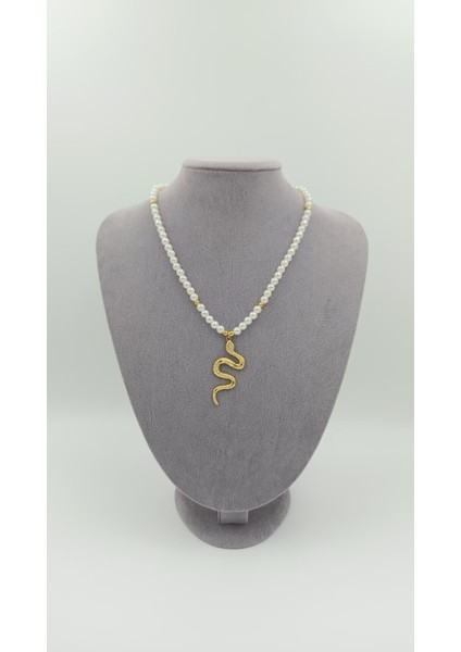 Inci Detaylı Altın Rengi Yılan Figürlü Kolye – Cesur ve Şık Tarzın Simgesi modelleri