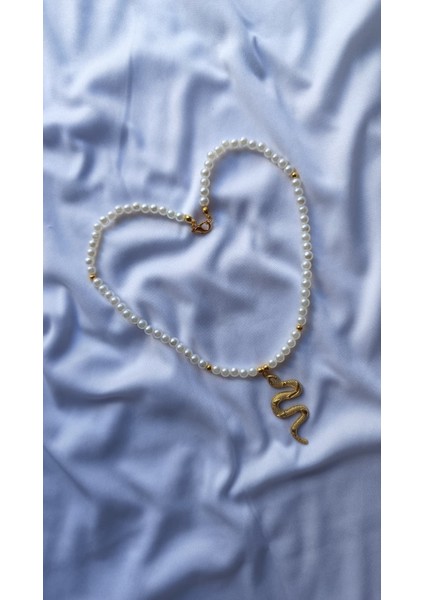 Inci Detaylı Altın Rengi Yılan Figürlü Kolye – Cesur ve Şık Tarzın Simgesi fırsatları