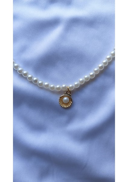 Zarif Deniz Kabuğu Detaylı Inci Kolye – Şıklığıyla Göz Kamaştıran Tasarım modelleri