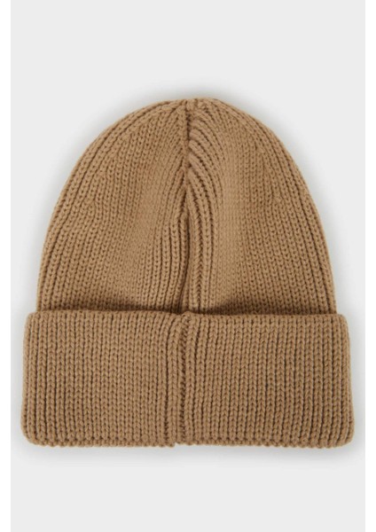 Erkek Dokuma Etiketli Bere C7149AX25WN fırsatları