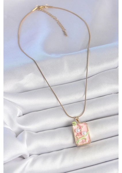 316L Çelik Gold Renk Zincir Pembe Mineli Incli Çiçek Işlemeli Portre Model Kadın Kolye - TJ-BKO10193 fiyatları