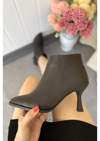 Acı Kahve Sivri Burun 8 cm Ince Topuklu Kadın Bot TMD202501