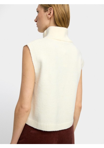 Fermuarlı Yüksek Yaka Yelek modelleri