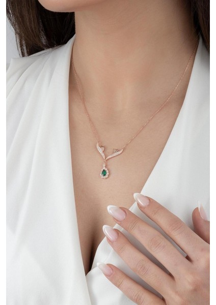 925 Ayar Gümüş Işıklı Kutuda Gümüş Zümrüt Taşlı Damla Model Kadın Gümüş Kolye modelleri