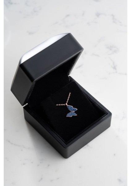 925 Ayar Gümüş Işıklı Kutuda Mavi Minik Kelebek Kolye Kadın Gümüş Kolye
