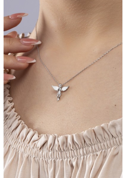 925 Ayar Gümüş Rodyum Kaplama Beyaz Kanatlı Melek Model Kolye fiyatları