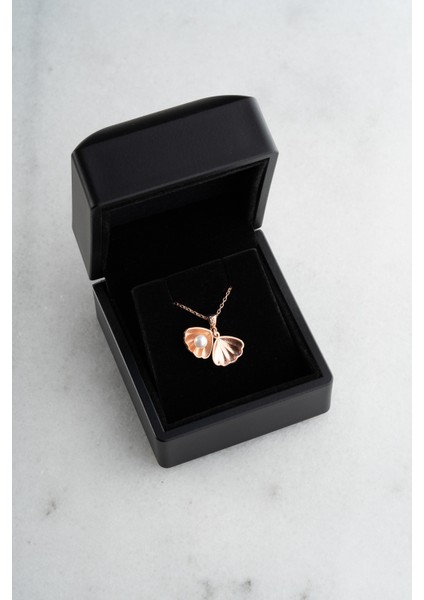 925 Ayar Gümüş Işıklı Kutuda Istiridye Inci Model Kolye