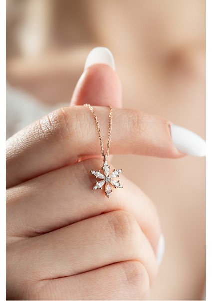 925 Ayar Gümüş Beyaz Taşlı Lotus Kamelya Çiçeği Kolye fiyatları