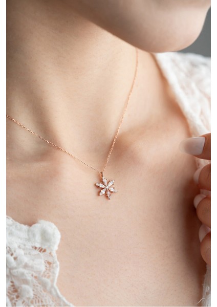 925 Ayar Gümüş Beyaz Taşlı Lotus Kamelya Çiçeği Kolye modelleri