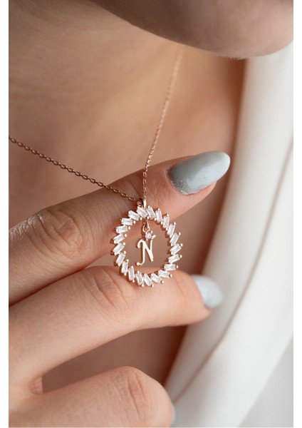 925 Ayar Gümüş Rose Kaplama Baget Taşlı Halka Model N Harfi Kolye