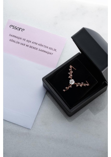 925 Ayar Gümüş Işıklı Kutuda Manolya Çiçeği Sarmaşık Model Kolye