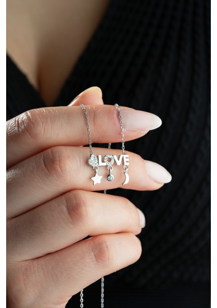 925 Ayar Gümüş Rodyum Kaplama Love Yazılı Kolye