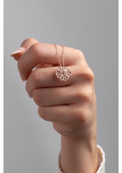 925 Ayar Gümüş Işıklı Kutuda Açılır Kapanır Mıknatıslı Baget Taşlı 4 Yapraklı Yonca Kolye fiyatları