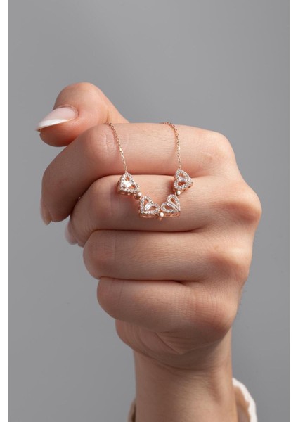 925 Ayar Gümüş Işıklı Kutuda Açılır Kapanır Mıknatıslı Baget Taşlı 4 Yapraklı Yonca Kolye modelleri