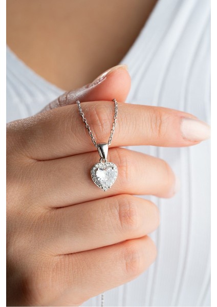 925 Ayar Gümüş Kalp Model Beyaz Taşlı Kadın Kolye