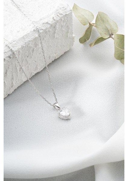 925 Ayar Gümüş Kalp Model Beyaz Taşlı Kadın Kolye fiyatları