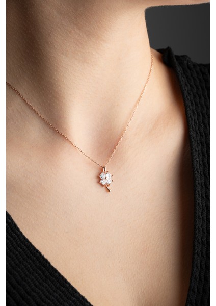 925 Ayar Gümüş Beyaz Taşlı Yonca Yaprağı Kolye fiyatları