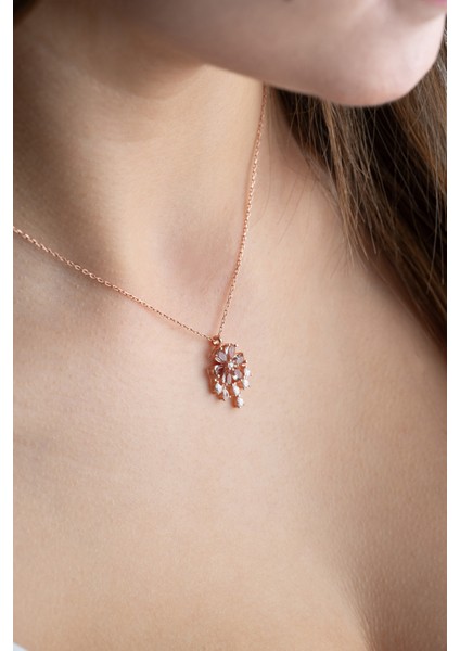 925 Ayar Gümüş Zirkon Taşlı Sallantılı Model Zultanite Taşlı Çiçek Kolye fiyatları