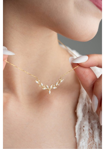 925 Ayar Gümüş Gold Kaplama Mekik Taşlı Zarif Sarmaşık Kolye fiyatları