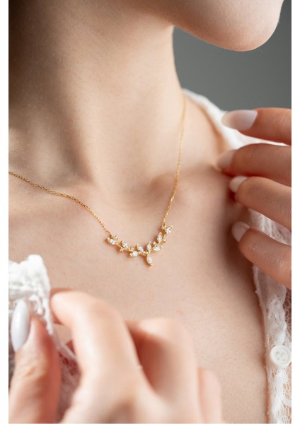 925 Ayar Gümüş Gold Kaplama Mekik Taşlı Zarif Sarmaşık Kolye modelleri