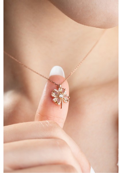 925 Ayar Işıklı Kutuda Gümüş Zultanite Taşlı Dört Yapraklı Şans Yonca Kolye fiyatları