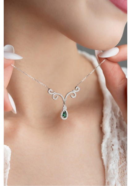 925 Ayar Gümüş Rodyum Kaplama Yeşil Taşlı Otantik Motifli Kolye fiyatları