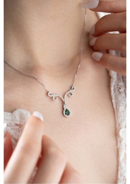 925 Ayar Gümüş Rodyum Kaplama Yeşil Taşlı Otantik Motifli Kolye modelleri