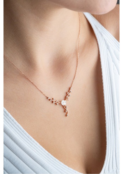 925 Ayar Gümüş Işıklı Kutuda Manolya Çiçeği Sarmaşık Model Kolye modelleri