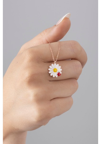 925 Ayar Gümüş Papatyadaki Uğur Böceği Kadın Kolye