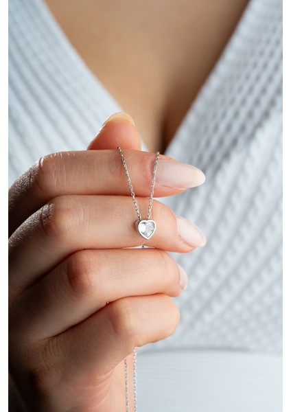 925 Ayar Gümüş Rodyum Kaplama Kalp Model Taşlı Kolye