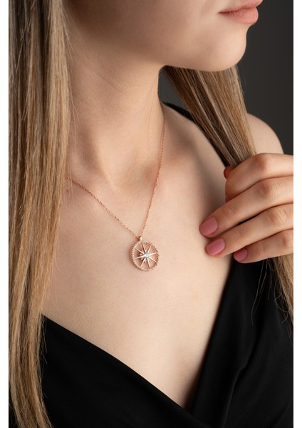 925 Ayar Gümüş Tek Taş Detaylı Pusula Kadın Kolye modelleri