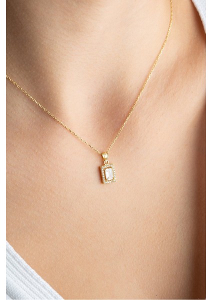 925 Ayar Işıklı Kutuda Gümüş Baget Tektaş Gold Kadın Kolye modelleri