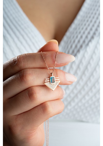 925 Ayar Gümüş Rose Kapamala Yeşil Taşlı Tasarım Kolye