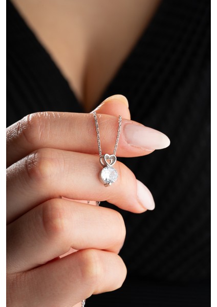 925 Ayar Gümüş Rodyum Kaplama Kalp Model Tektaş Detaylı Kolye